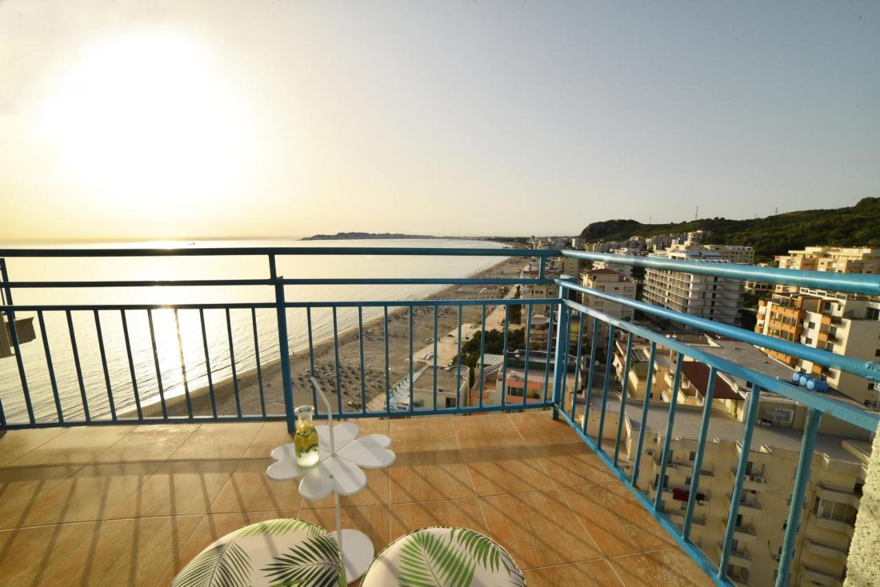 Beachfront Marilyn Дуррес