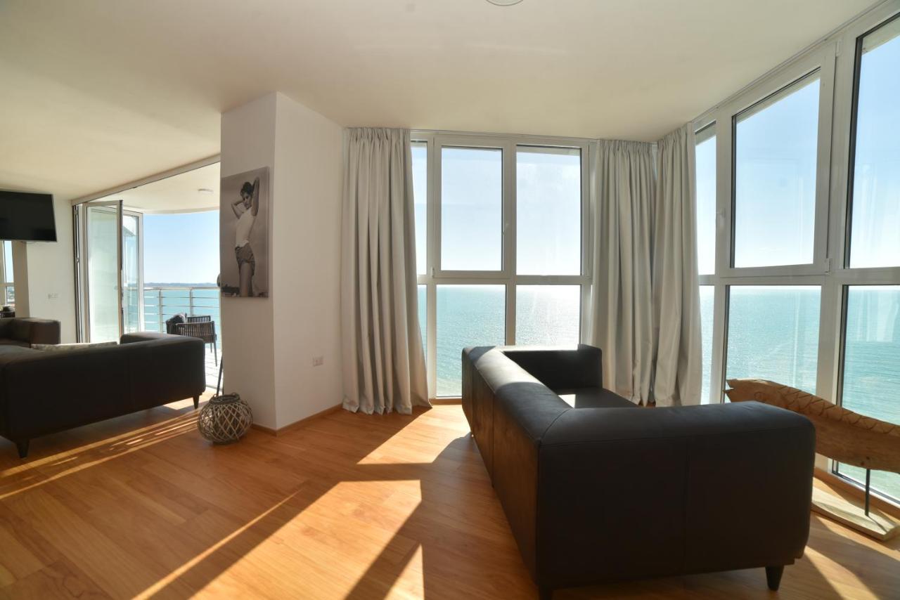 Beachfront Marilyn * Durres