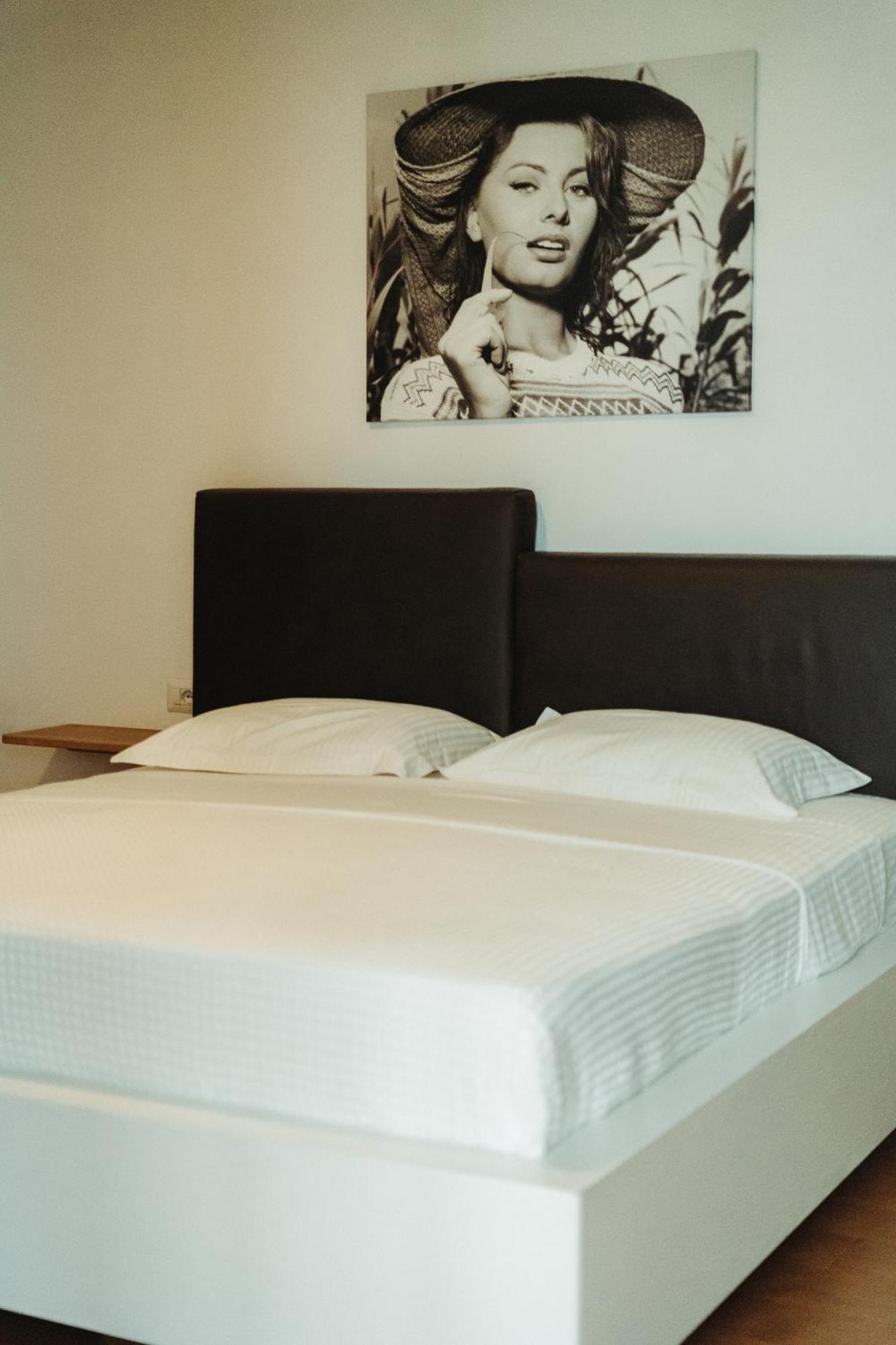 Beachfront Marilyn Apartment Durres