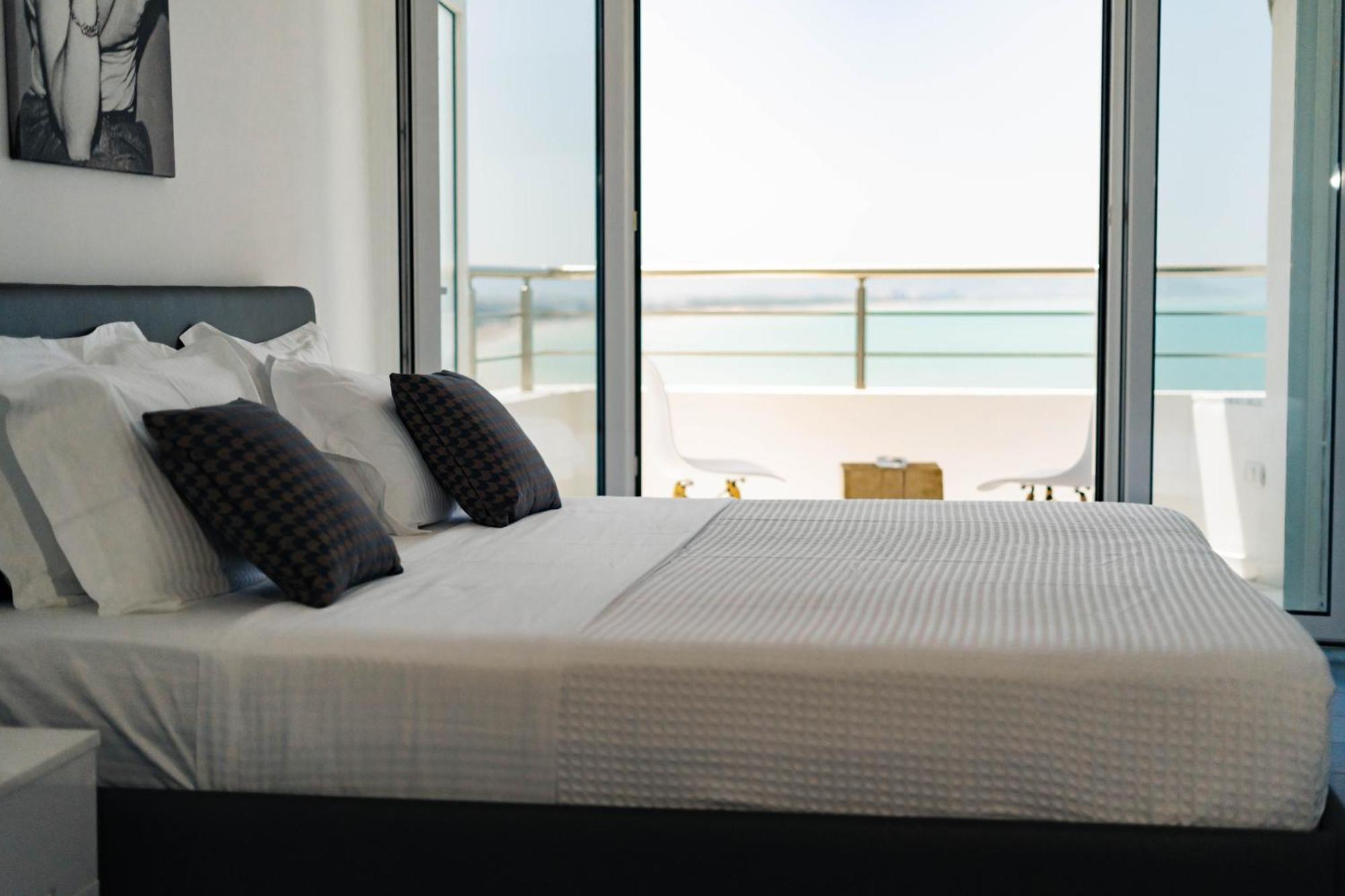 Beachfront Marilyn Apartment