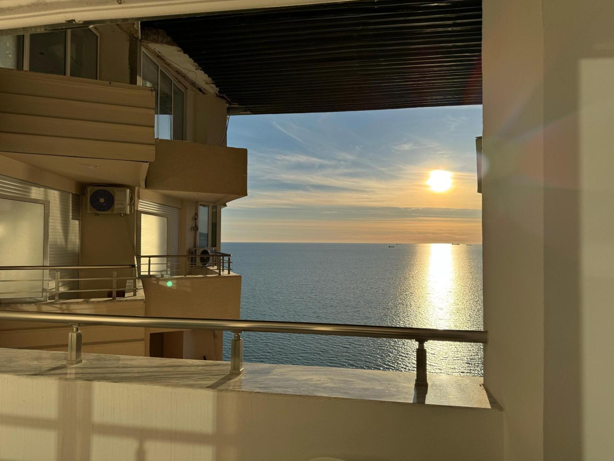 Beachfront Marilyn Апартаменти Дуррес