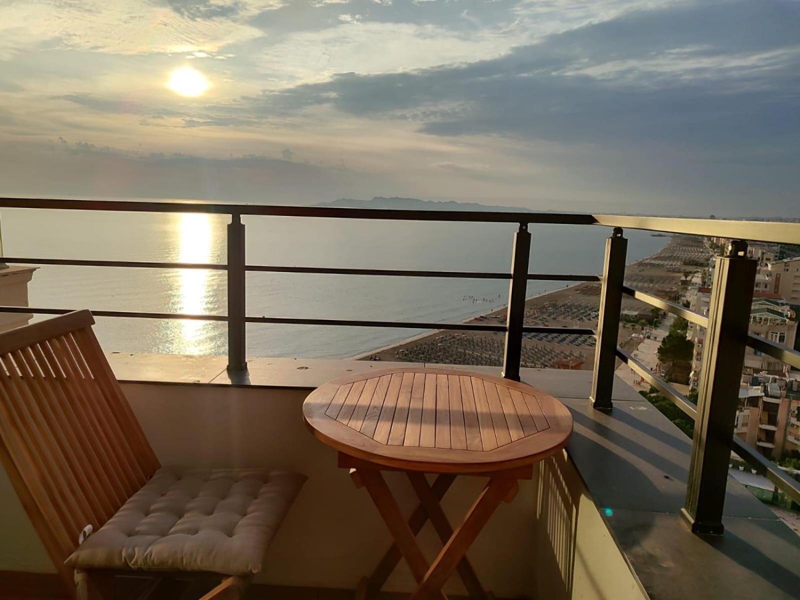 Beachfront Marilyn Апартаменти Дуррес